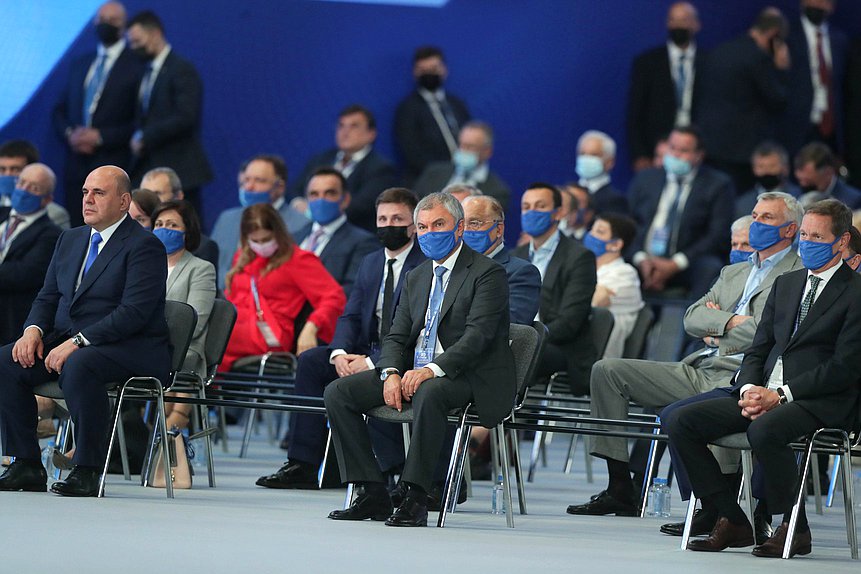 Председатель Правительства РФ Михаил Мишустин, Председатель Государственной Думы Вячеслав Володин и Первый заместитель Председателя Государственной Думы Александр Жуков