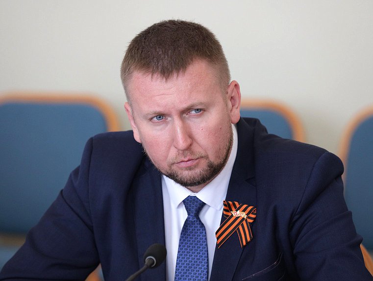 Председатель Народного Совета ЛНР Денис Мирошниченко. Заседание Комиссии Совета законодателей по вопросам законодательного обеспечения национальной безопасности и противодействию коррупции