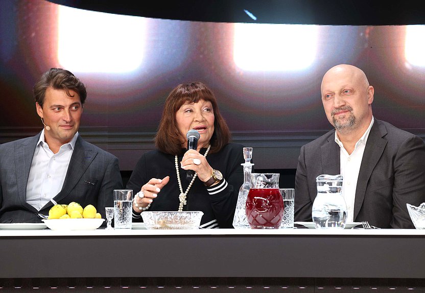 Актеры Иван Колесников, Лариса Лужина и Гоша Куценко