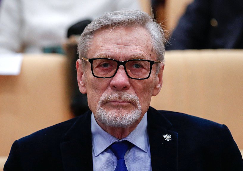 Актер Александр Михайлов