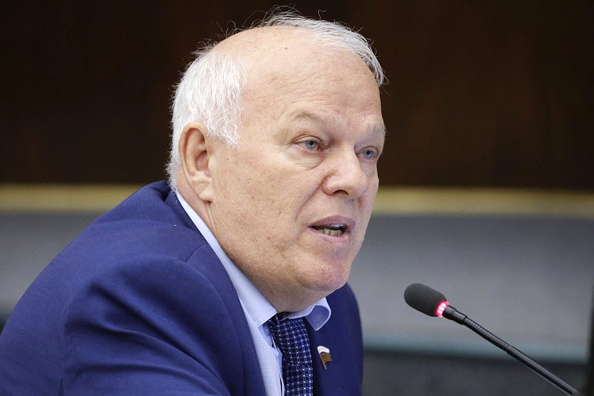 Заместитель Председателя Комитета по экологии, природным ресурсам и охране окружающей среды Анатолий Грешневиков