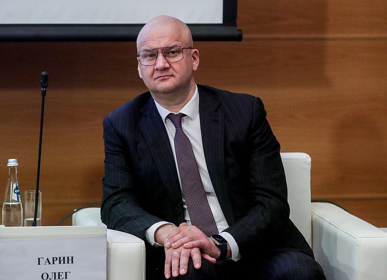 Член Комитета по транспорту и развитию транспортной инфраструктуры Олег Гарин