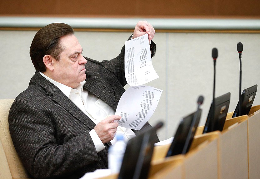 Председатель Комитета по делам национальностей Геннадий Семигин