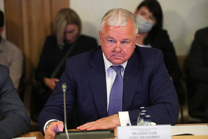 Член Комитета по охране здоровья Олег Иванинский