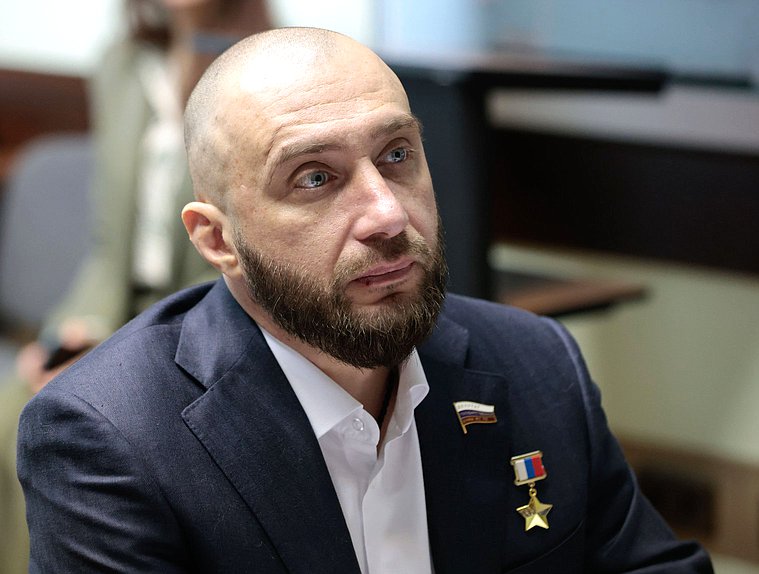 Член Комитета по обороне Вячеслав Воробьев