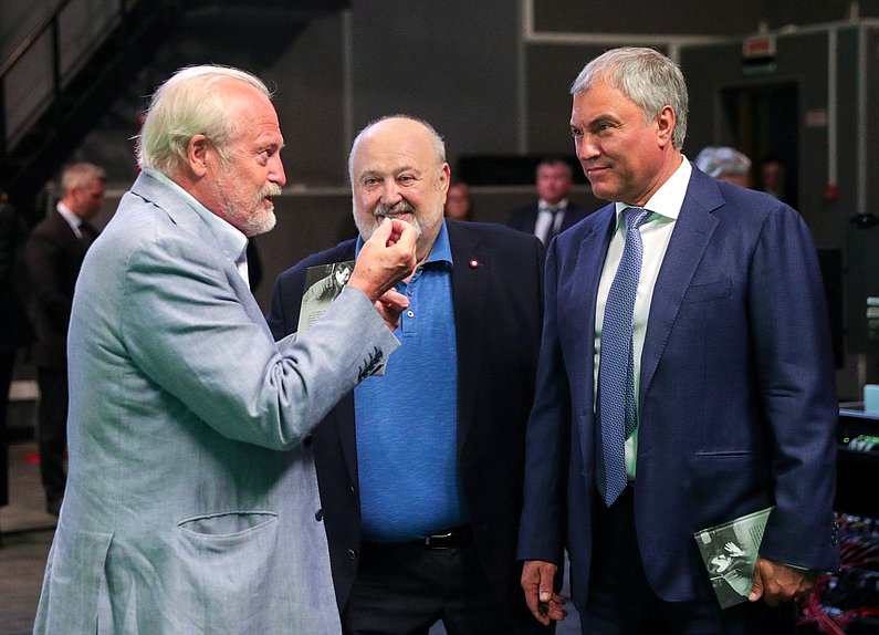 Председатель Государственной Думы Вячеслав Володин, режиссер Владимир Хотиненко и ректор ВГИК им. С.А. Герасимова Владимир Малышев