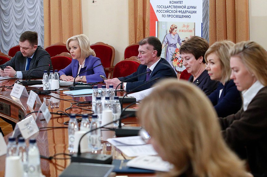 Круглый стол Комитета по просвещению на тему «Школьная столовая: качество, безопасность, родительский контроль»