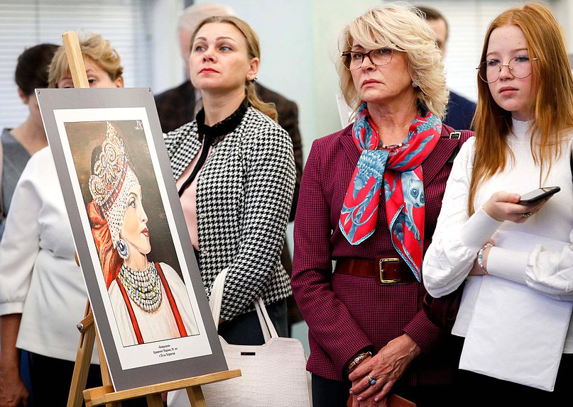 Открытие выставки лучших работ детей российских соотечественников, проживающих за рубежом, на тему «Национальный костюм в фольклоре народов России»