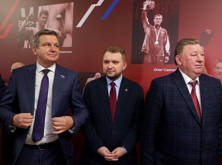 Первый заместитель Председателя Комитета по энергетике Игорь Ананских, заместитель Председателя Государственной Думы Борис Чернышов и Председатель Комитета по аграрным вопросам Владимир Кашин