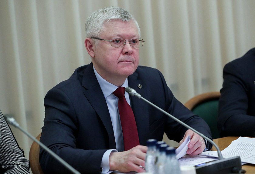 Председатель Комитета по безопасности и противодействию коррупции Василий Пискарев