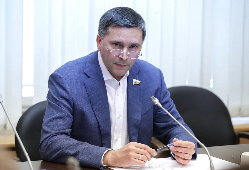 Председатель Комитета по экологии, природным ресурсам и охране окружающей среды Дмитрий Кобылкин