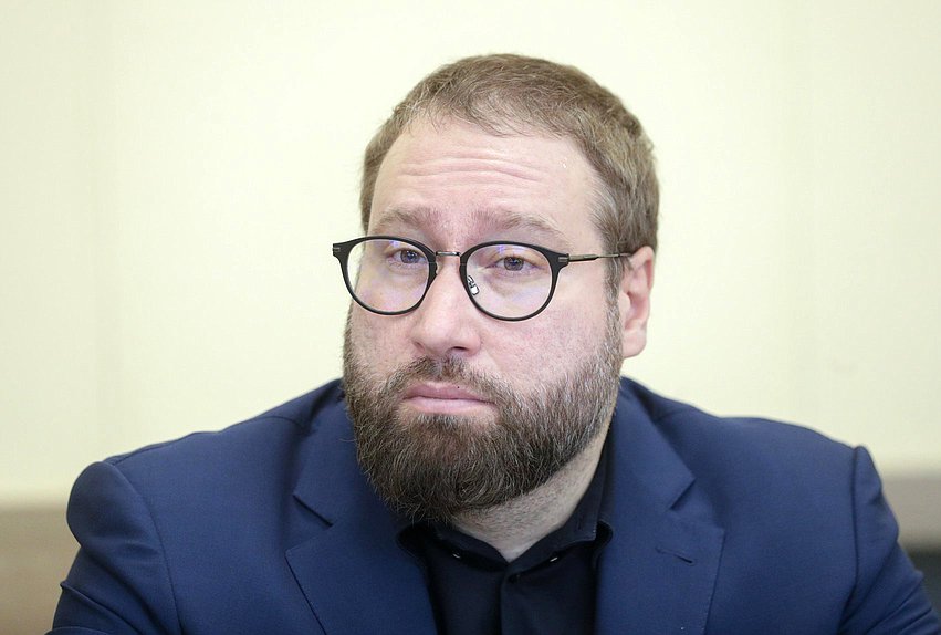 Член Комитета по информационной политике, информационным технологиям и связи Антон Горелкин
