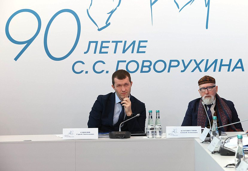 Первый заместитель руководителя исполнительного комитета Общероссийского общественного движения «НАРОДНЫЙ ФРОНТ «ЗА РОССИЮ» Сергей Соколов и скульптор, член-корреспондент Российской академии художеств Алексей Благовестнов