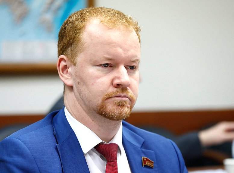 Член Комитета по бюджету и налогам Денис Парфенов