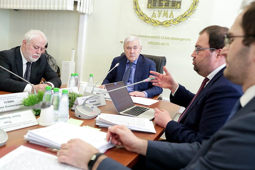 Заседание Комитета по финансовому рынку с участием Министра цифрового развития, связи и массовых коммуникаций РФ Максута Шадаева