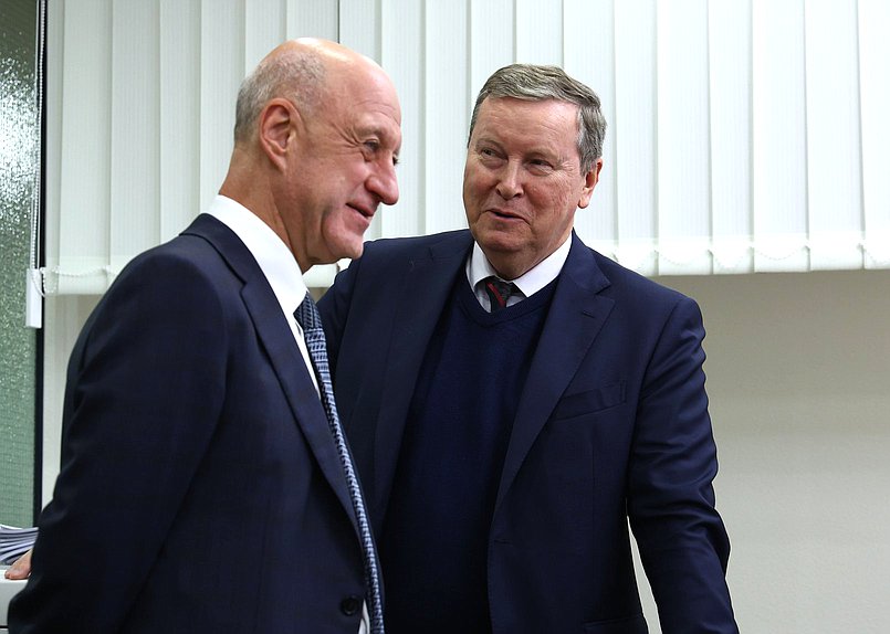 Заместитель Председателя Государственной Думы Александр Бабаков и аудитор Счетной палаты РФ Олег Нилов
