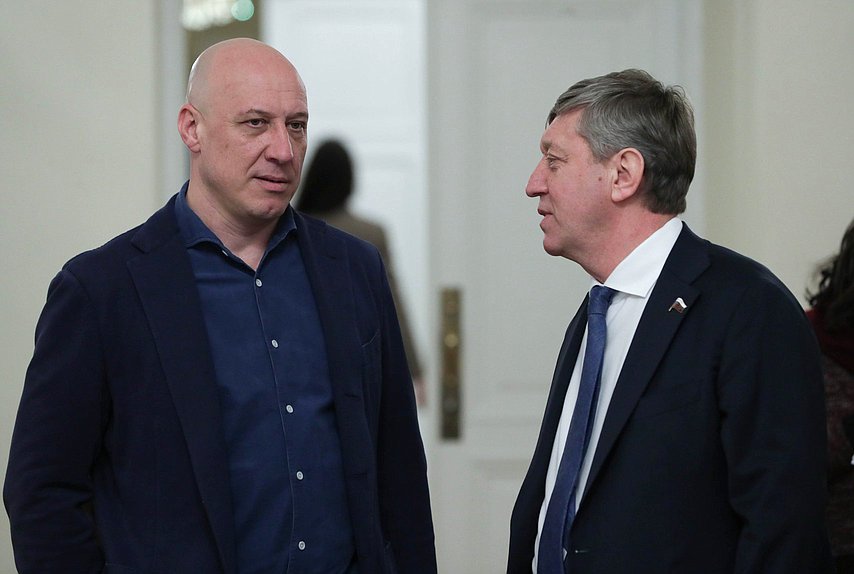 Первый заместитель Председателя Комитета по культуре Денис Майданов и член Комитета Сергей Соловьев