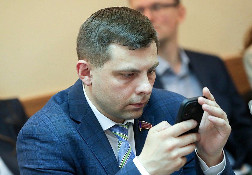 Член Комитета по экологии, природным ресурсам и охране окружающей среды Олег Михайлов