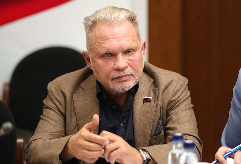 Член Комитета по охране здоровья Андрей Горохов