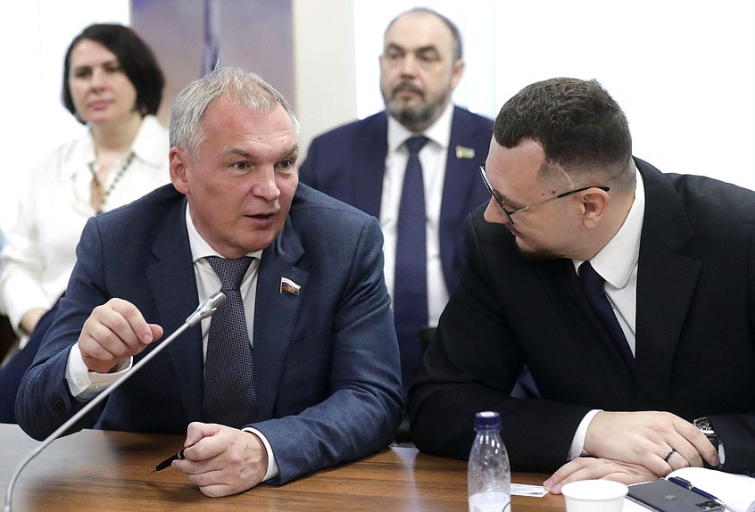 Член Комитета по экологии, природным ресурсам и охране окружающей среды Юрий Григорьев
