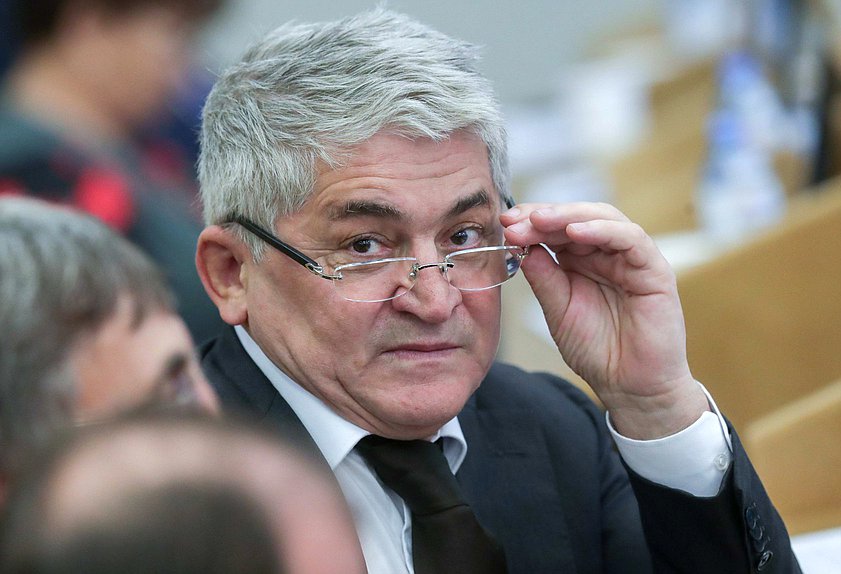 Член Комитета по транспорту и строительству Абдулгамид Эмиргамзаев