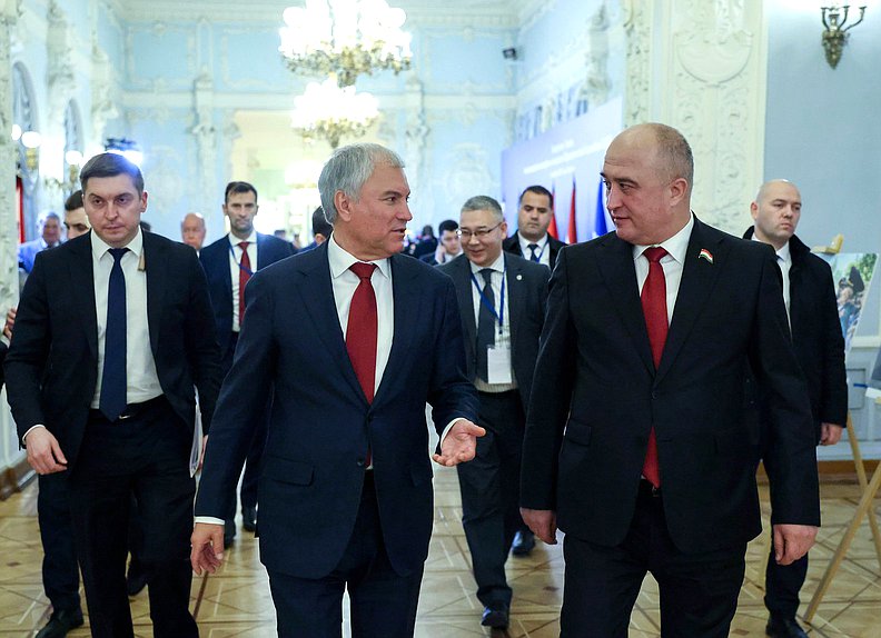 Председатель Государственной Думы Вячеслав Володин и Председатель Маджлиси милли Маджлиси Оли Республики Таджикистан Файзали Идизода