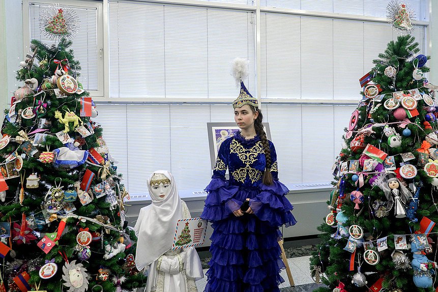 Открытие выставки «Фейерверк новогодних игрушек», посвященной 100-летней годовщине со дня образования СССР