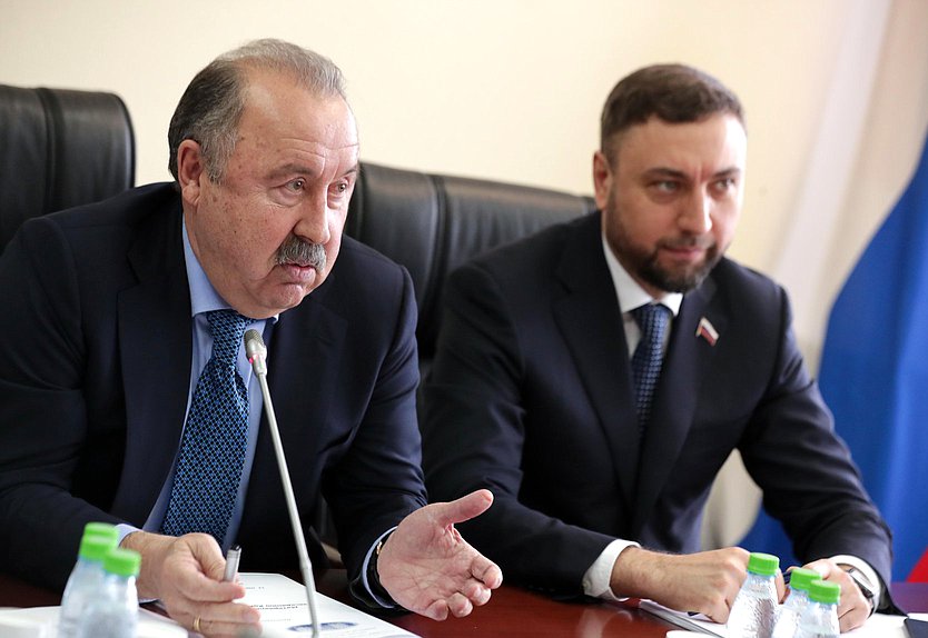 Председатель Комитета по делам национальностей Валерий Газзаев и Первый заместитель Председателя Комитета Шамсаил Саралиев
