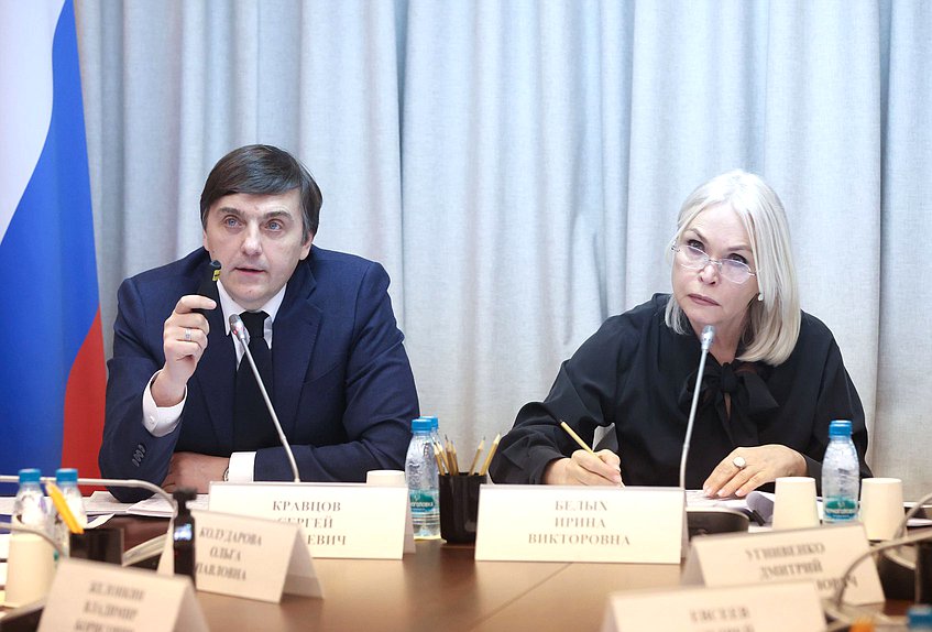 Министр просвещения РФ Сергей Кравцов и Председатель Комитета по просвещению Ирина Белых