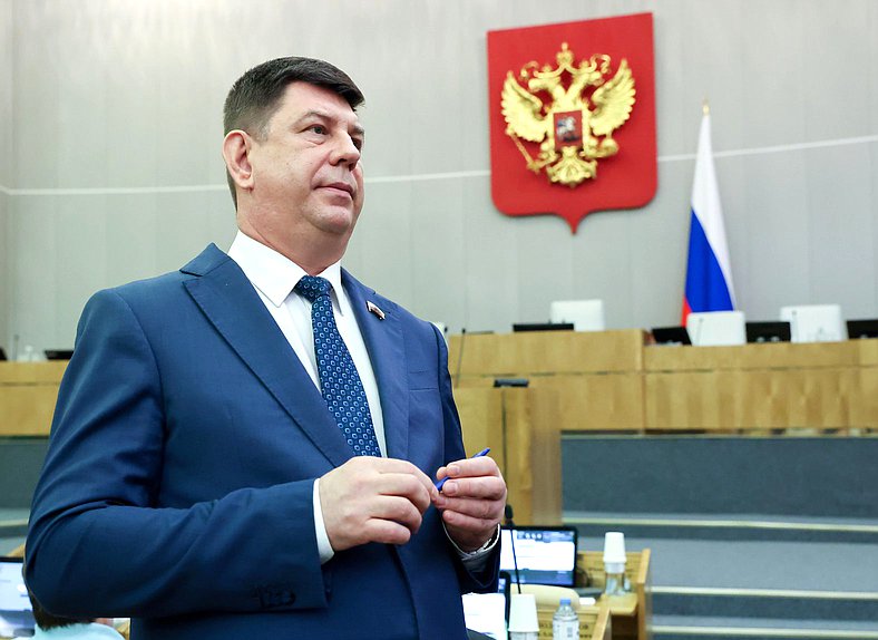 Член Комитета по просвещению Виктор Смирнов