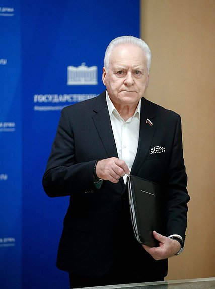 Заместитель Председателя Комитета по государственному строительству и законодательству Анатолий Лисицын