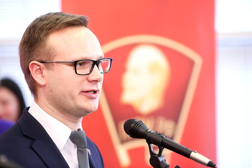 Открытие выставки «Вместе со мной молодеет планета»