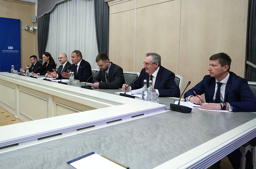 Встреча заместителя Председателя Государственной Думы Петра Толстого с Председателем Совета представителей регионов Народного консультативного конгресса Республики Индонезии Султаном Бактиаром Наджамудином