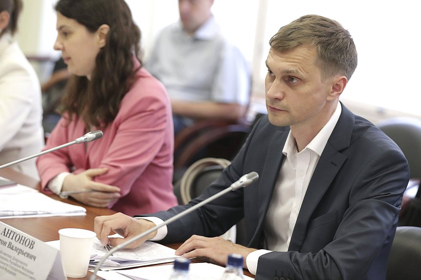 Заместитель директора Департамента государственной политики в сфере спорта и международного сотрудничества Министерства спорта РФ Антон Антонов