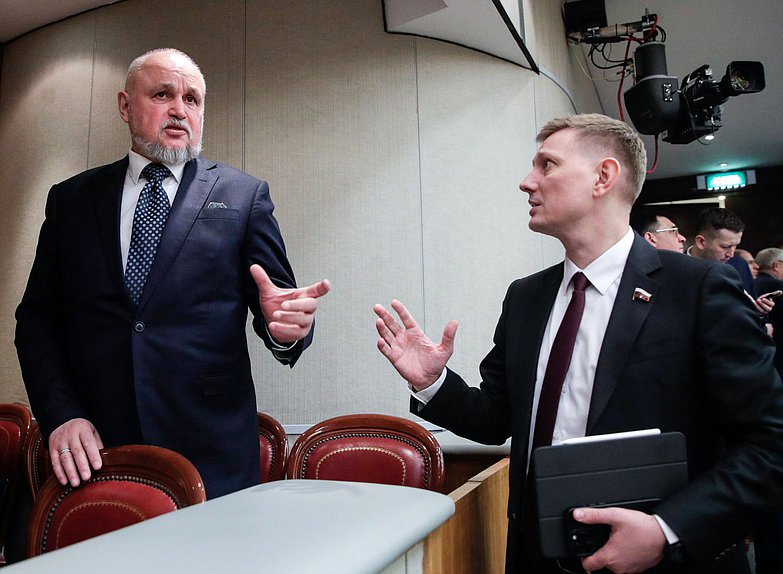 Министр энергетики РФ Сергей Цивилев и заместитель Председателя Комитета по энергетике Владимир Плякин