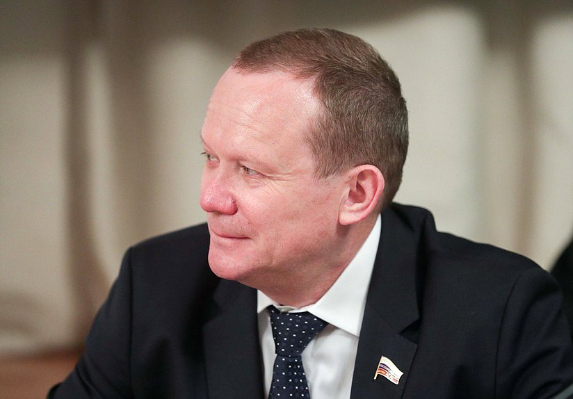 Член Комитета по делам национальностей Виктор Зобнев