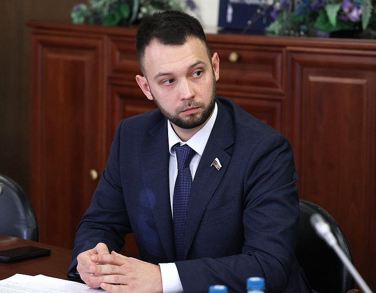 Член Комитета по молодежной политике Сергей Добровольский