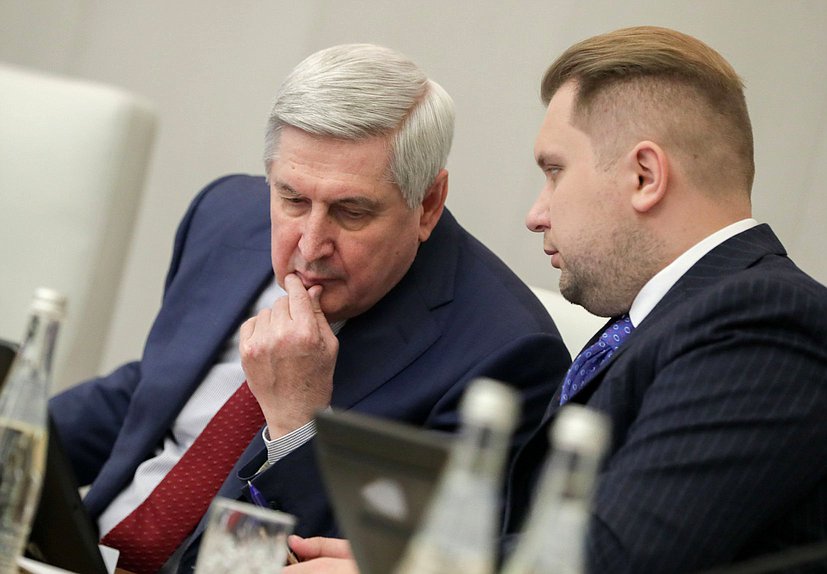 Первый заместитель Председателя Государственной Думы Иван Мельников и заместитель Председателя Государственной Думы Борис Чернышов