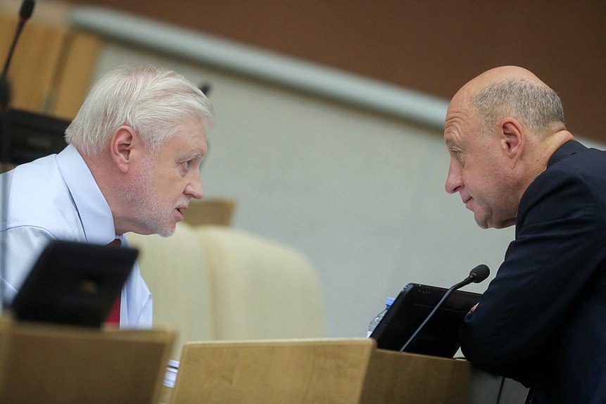 Руководитель фракции «Справедливая Россия — За правду» Сергей Миронов и заместитель Председателя Государственной Думы Александр Бабаков