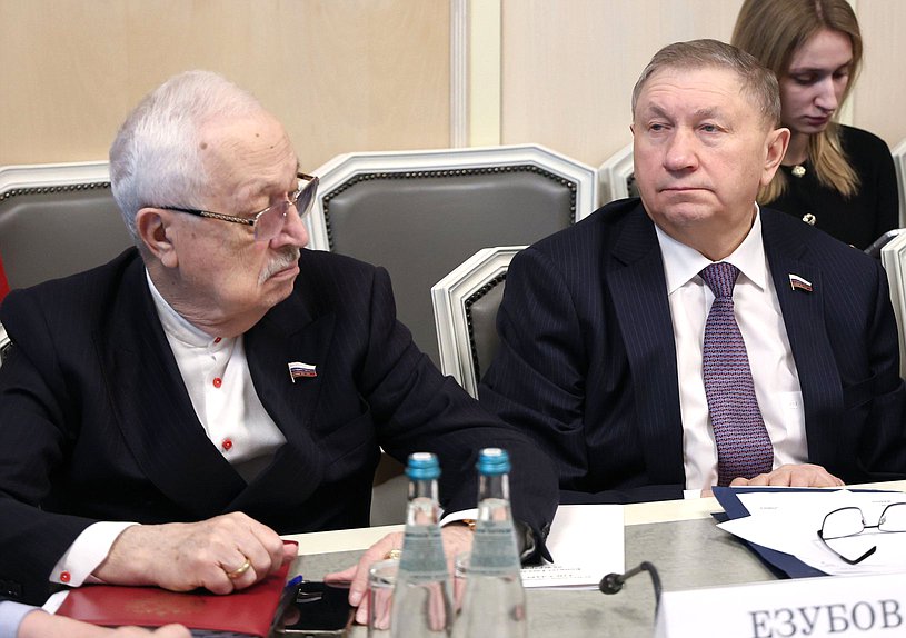 Члены Комитета по аграрным вопросам Алексей Езубов и Сергей Яхнюк