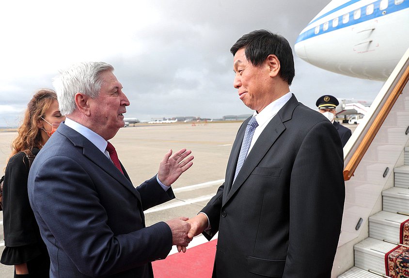 Chairman of the Standing Committee of the National People's Congress of the People's Republic of China Li Zhanshu and First Deputy Chairman of the State Duma Ivan Melnikov