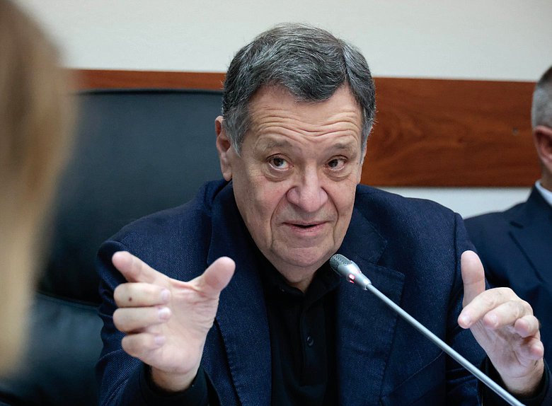 Председатель Комитета по бюджету и налогам Андрей Макаров