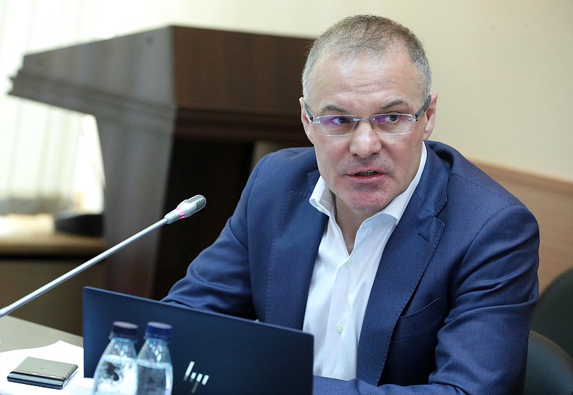 Заместитель Председателя Комитета по экологии, природным ресурсам и охране окружающей среды Александр Коган