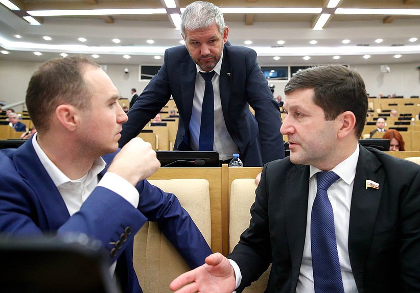 Заместитель Председателя Комитета по развитию Дальнего Востока и Арктики Антон Басанский, член Комитета по энергетике Борис Гладких и член Комитета по региональной политике и местному самоуправлению Михаил Кисляков