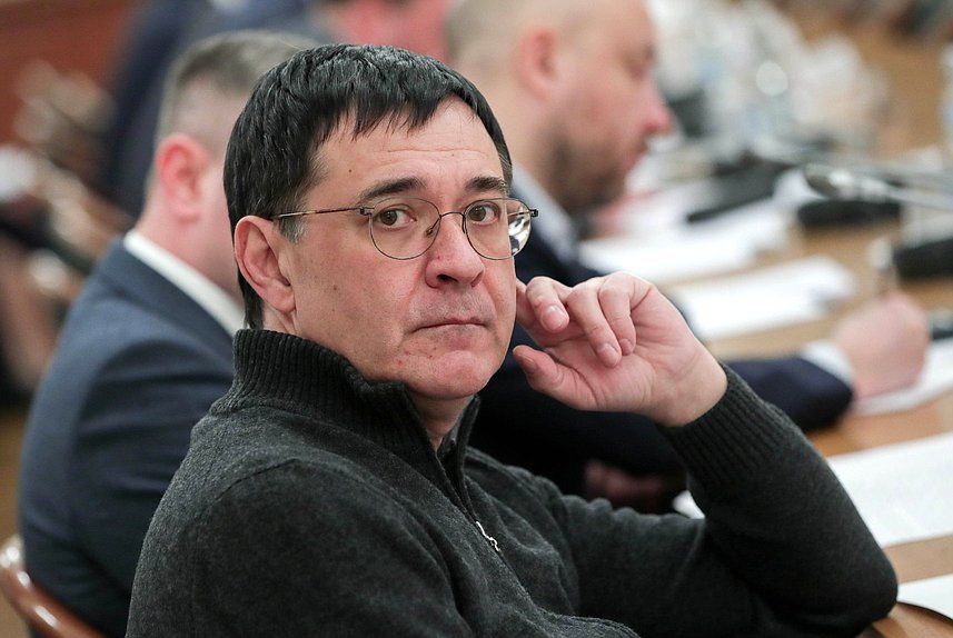 Первый заместитель Председателя Комитета по энергетике Валерий Селезнев