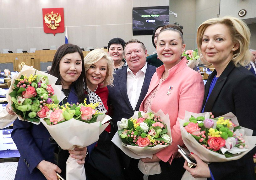 Поздравление женщин-депутатов в преддверии Международного женского дня