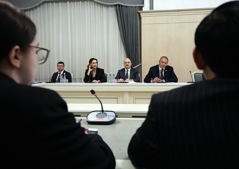 Встреча заместителя Председателя Государственной Думы Петра Толстого с Председателем Совета представителей регионов Народного консультативного конгресса Республики Индонезии Султаном Бактиаром Наджамудином