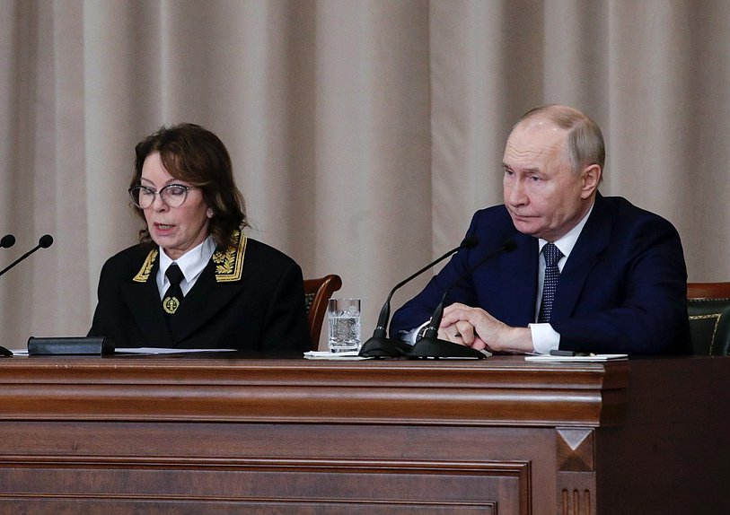 Председатель Верховного Суда РФ Ирина Подносова и Президент РФ Владимир Путин