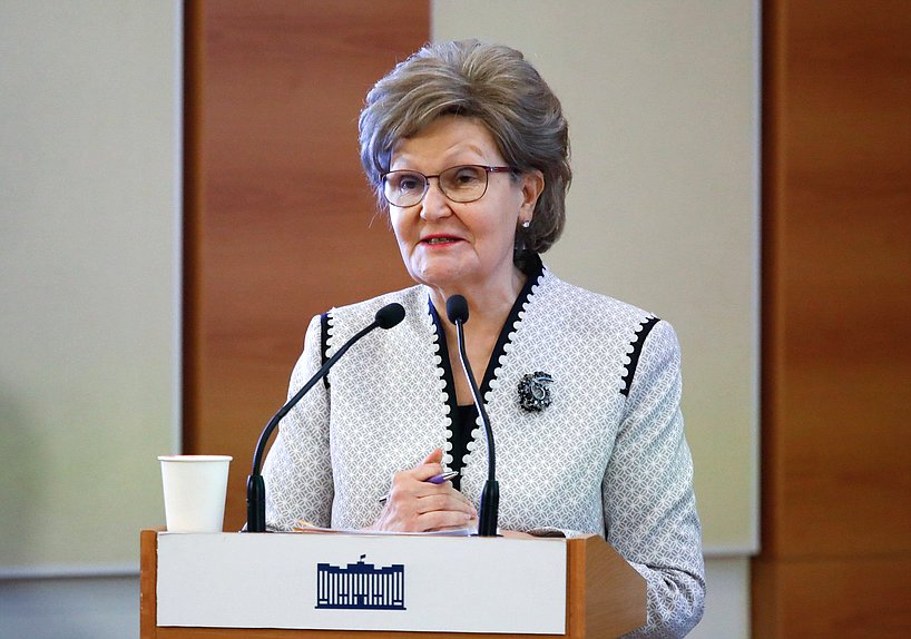 Член Комитета по защите семьи, вопросам отцовства, материнства и детства Татьяна Ларионова