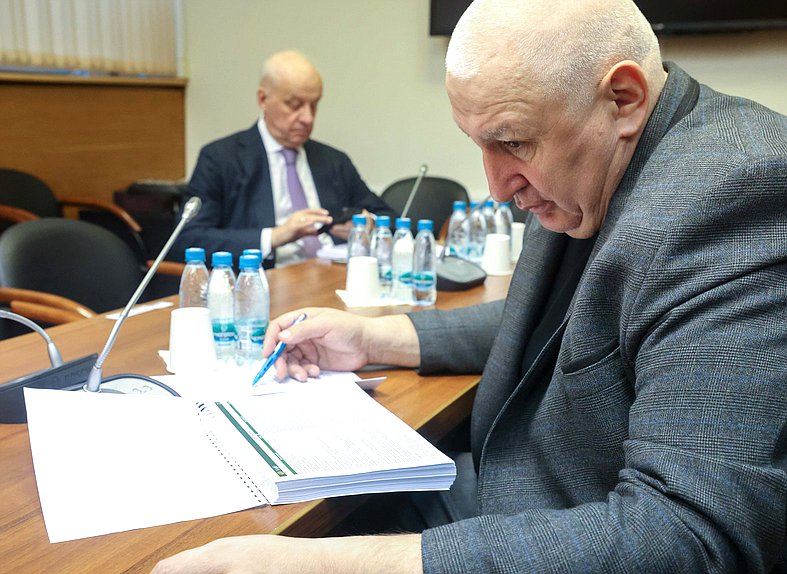 Член Комитета по бюджету и налогам Мурат Хасанов